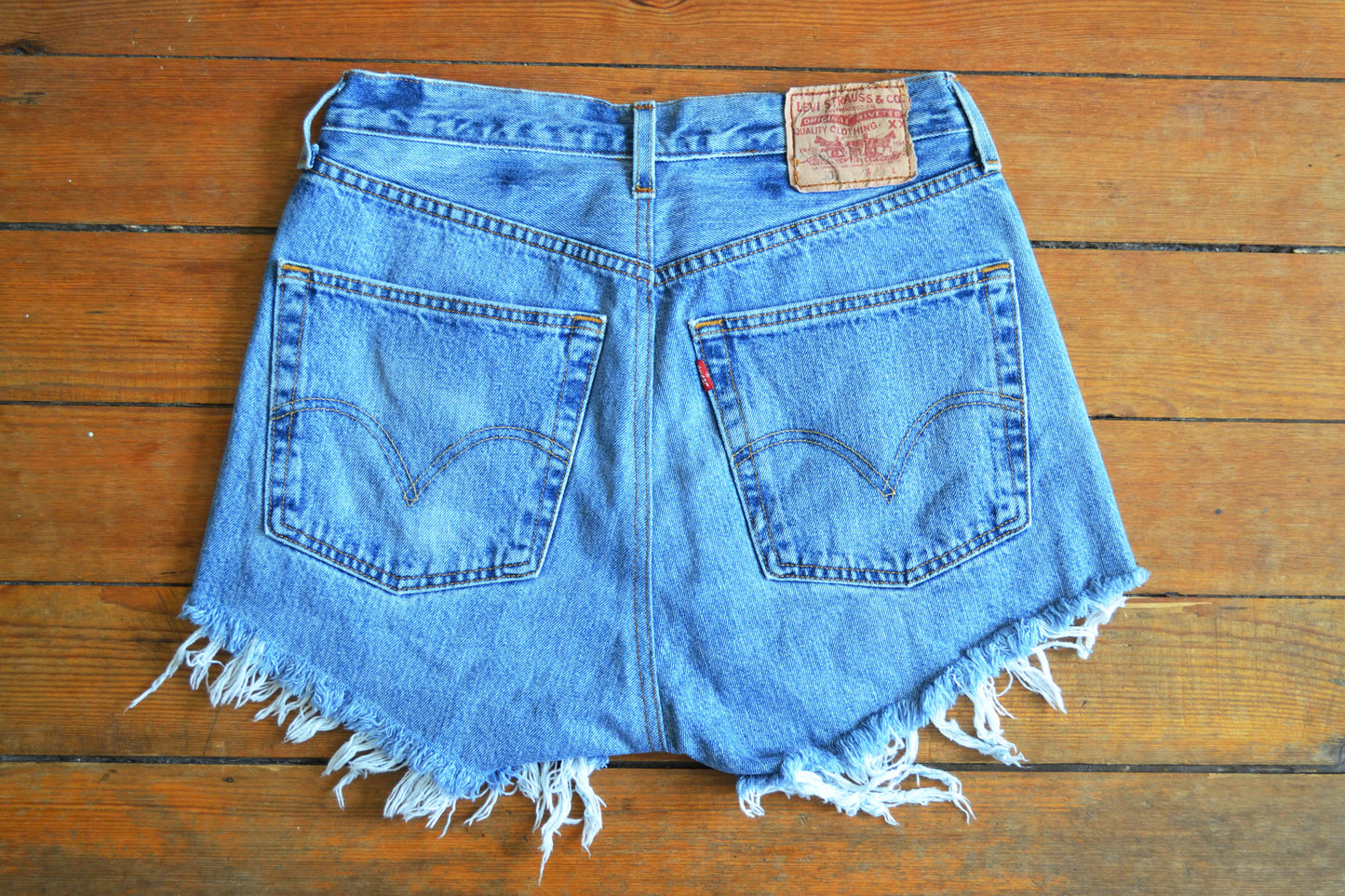 Vue dos short levi's vintage customisé - GL BOUTIK