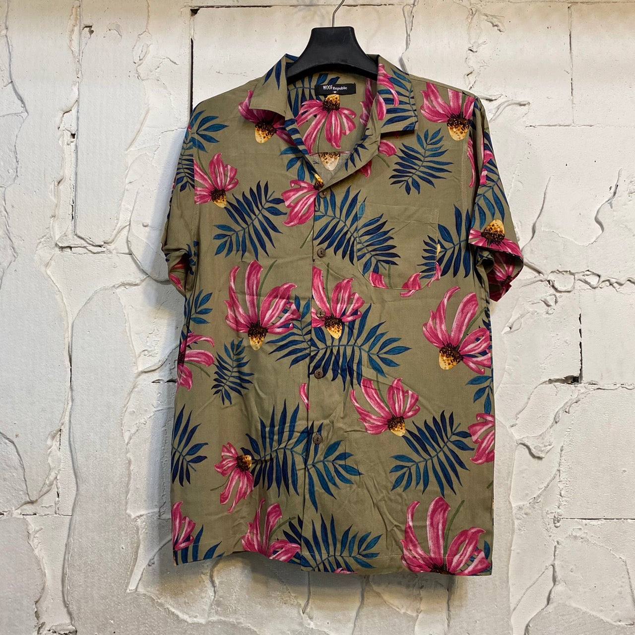 Chemise hawaienne couleur kaki et imprimé floral rose - GL BOUTIK
