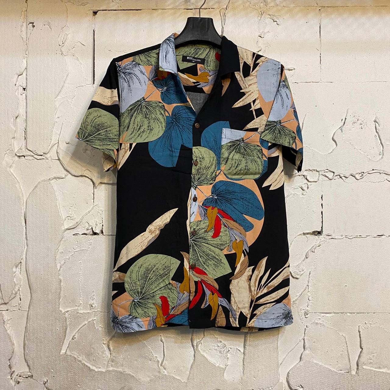 Chemise hawaienne pour homme noire avec imprimé fleurs de nénuphar - GL BOUTIK