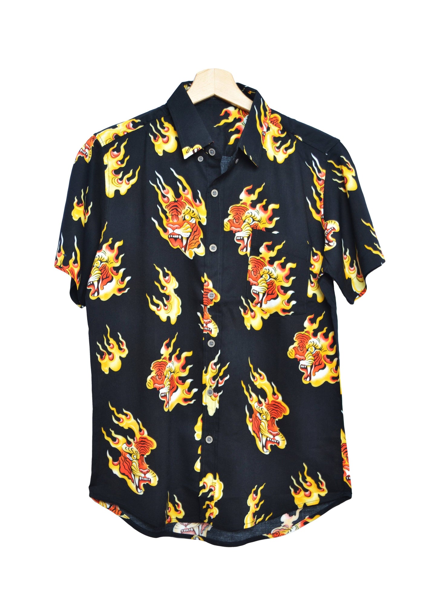 Chemise noire imprimé tigres et flammes