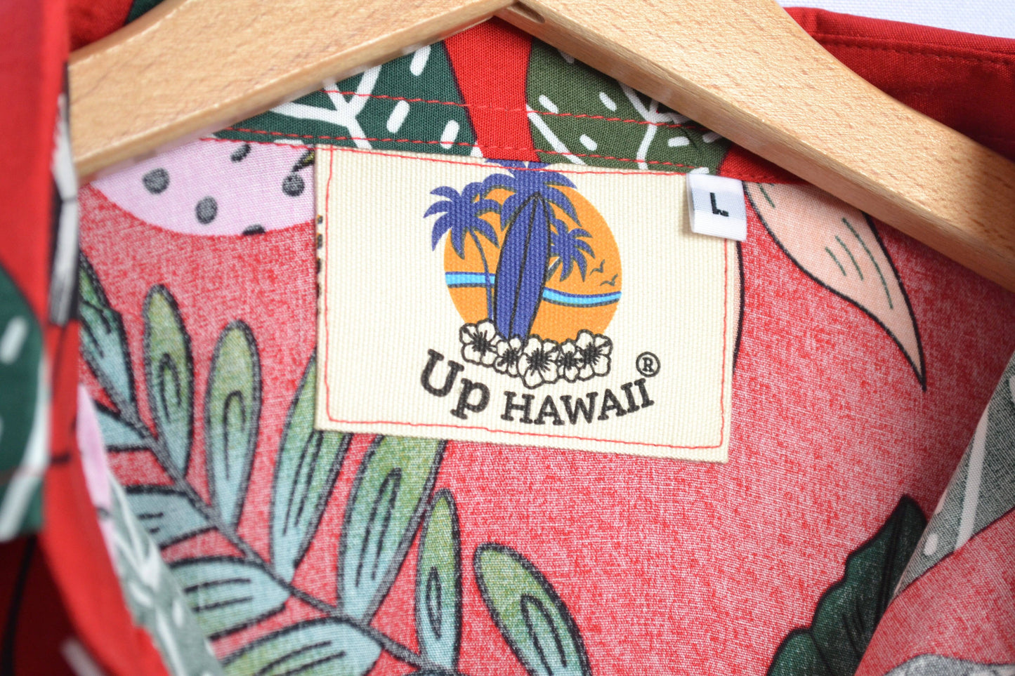 Vue etiquette chemisier up hawaii rouge à fleurs - GL BOUTIK