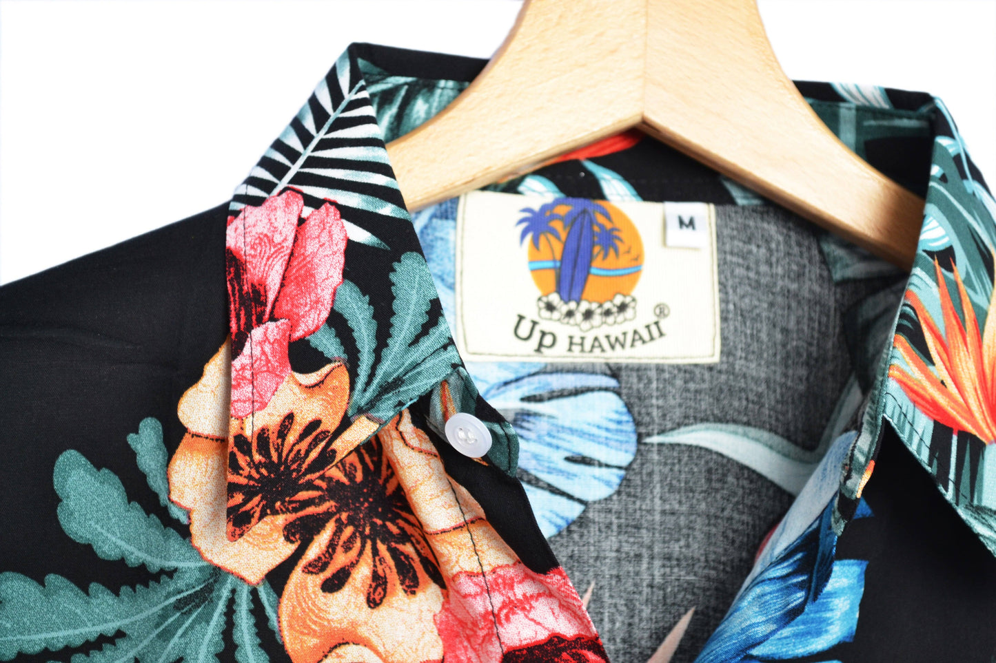 Vue label chemise hawaienne noire à fleurs marque up hawaii -GL BOUTIK