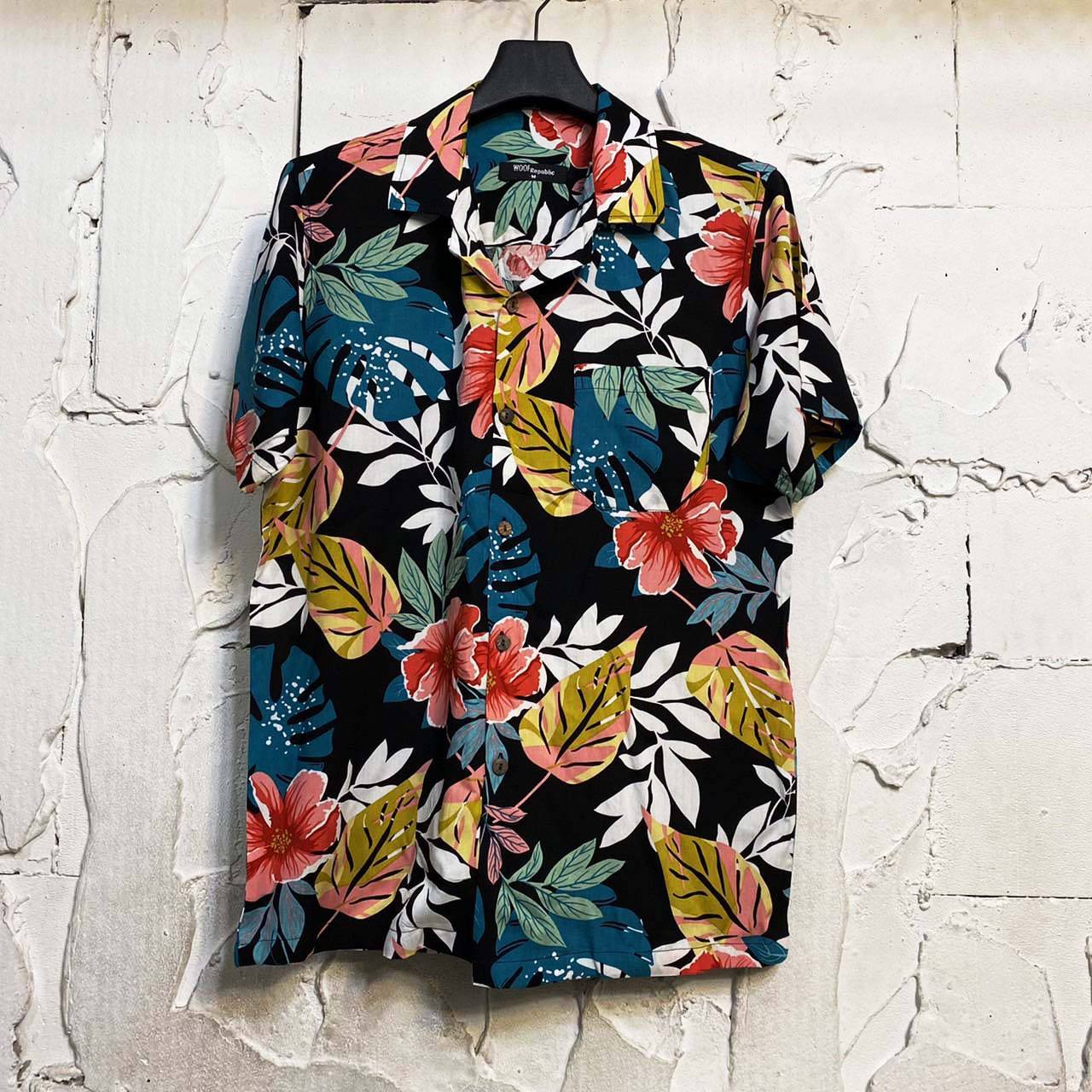 Chemise hawaienne noire à fleurs avec col ouvert - GL BOUTIK