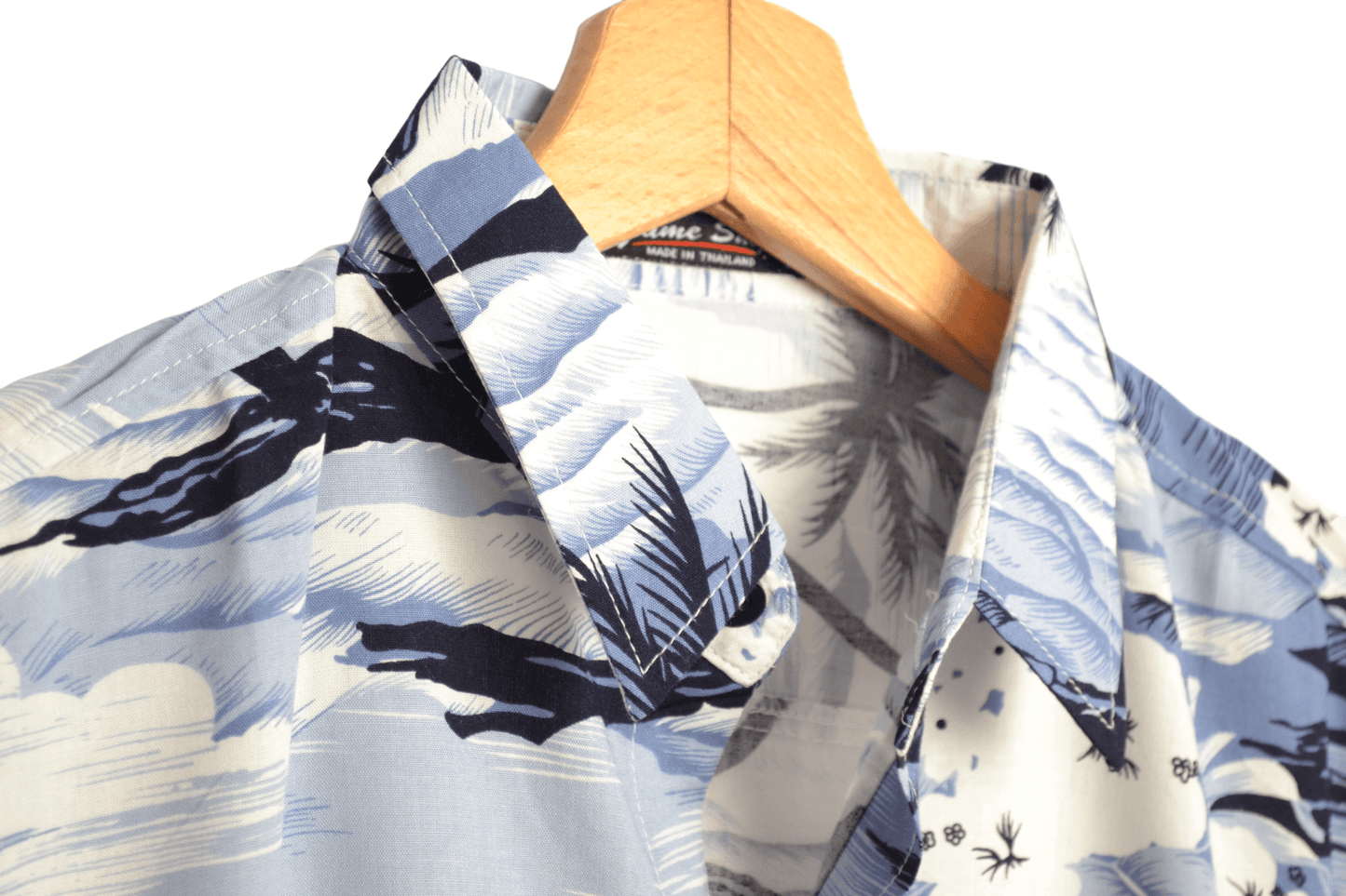 Vue col chemise hawaienne blanche et bleue motifs plage - GL BOUTIK