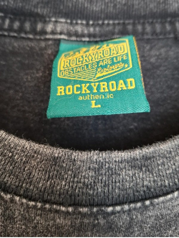 Vue étiquette t-shirt délavé imprimé travis scott - GL BOUTIK
