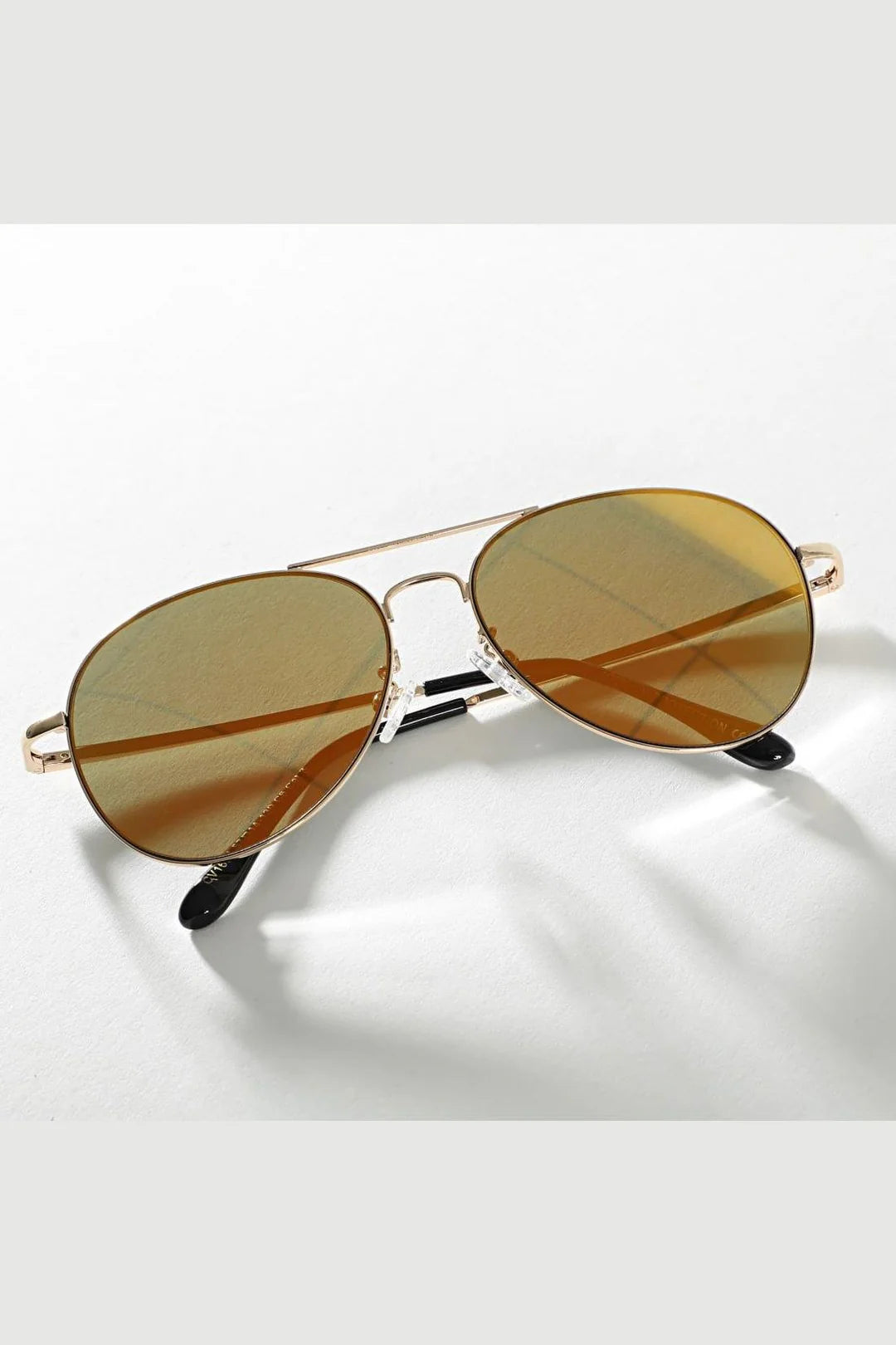 Vue face lunettes de soleil aviateur à verres miroir jaune - GL BOUTIK