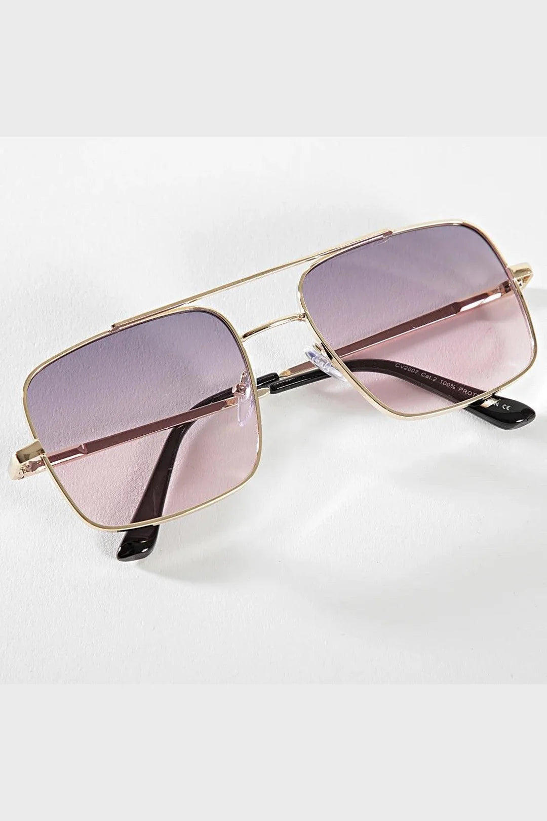 Vue face lunettes solaires aviateur carrées à verres dégradé rose et mauve - GL BOUTIK