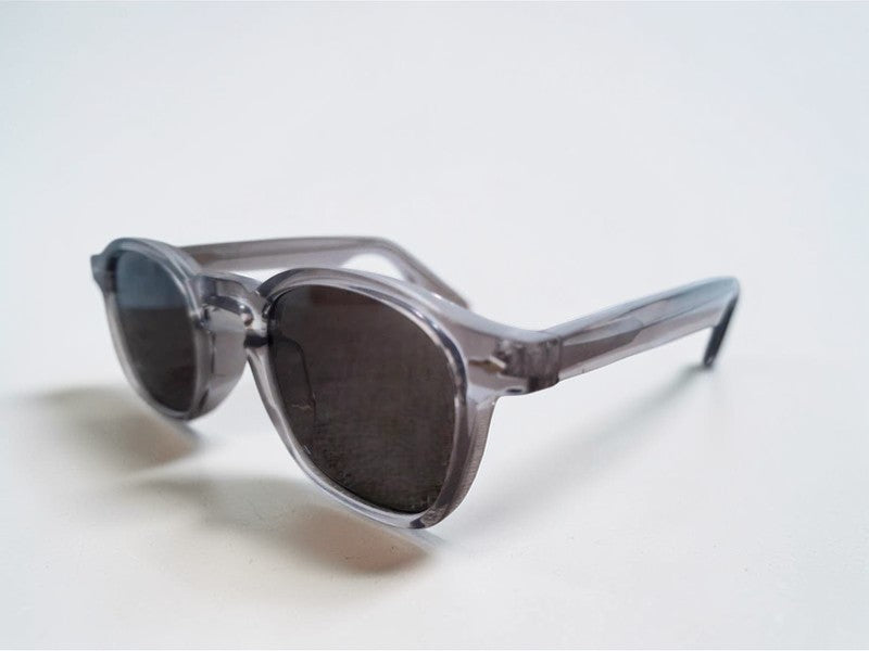 Vue coté lunettes solaires pantos style moscot grises - GL BOUTIK