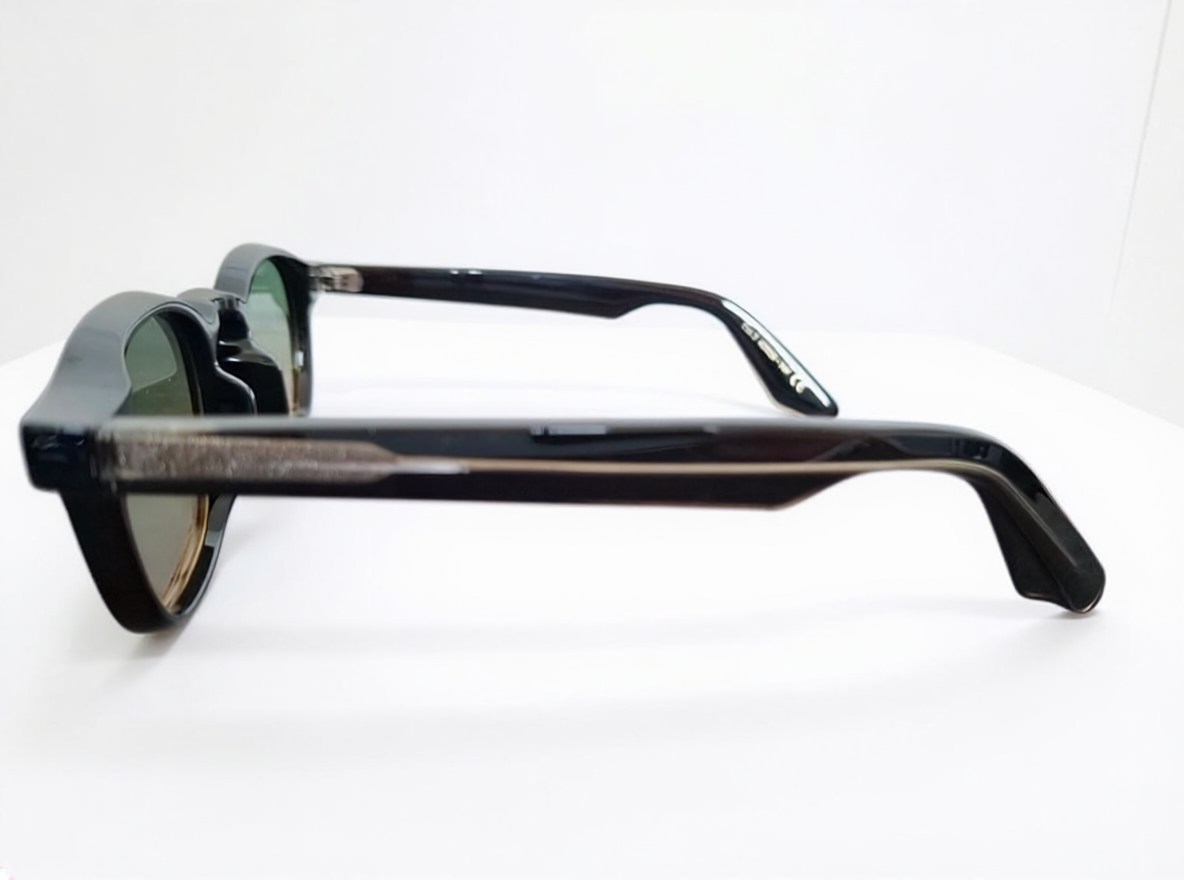 Vue côté lunettes pantos style moscot noires à verres dégradé jaune et vert - GL BOUTIK