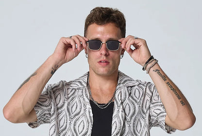 Vue face porté lunettes solaires clubmaster carrées noires - GL BOUTIK