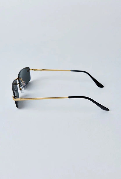 Vue côté lunettes de soleil rectangulaires à verres sans monture noirs - GL BOUTIK