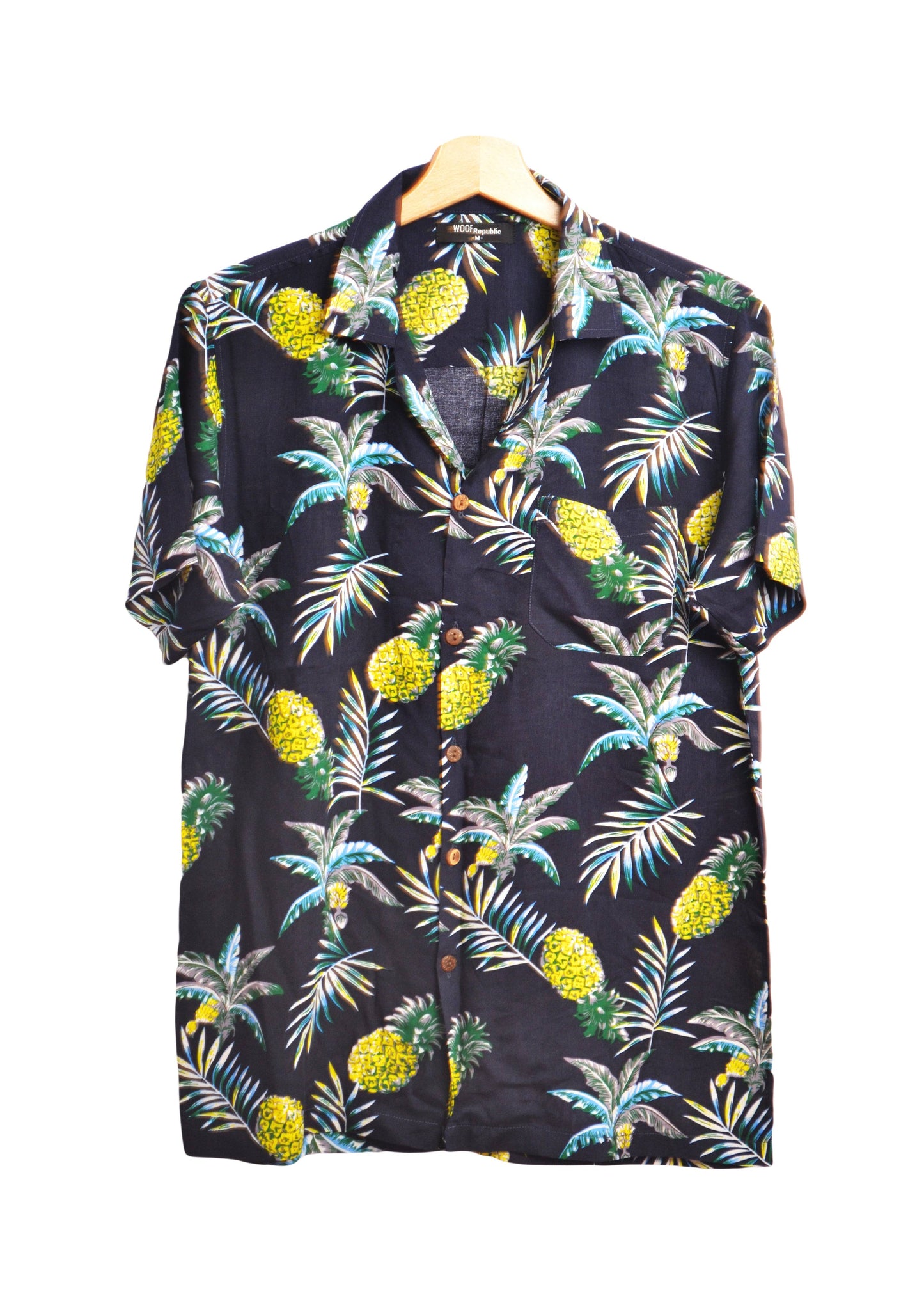 Hawaiian shirt with flowers and pineapple