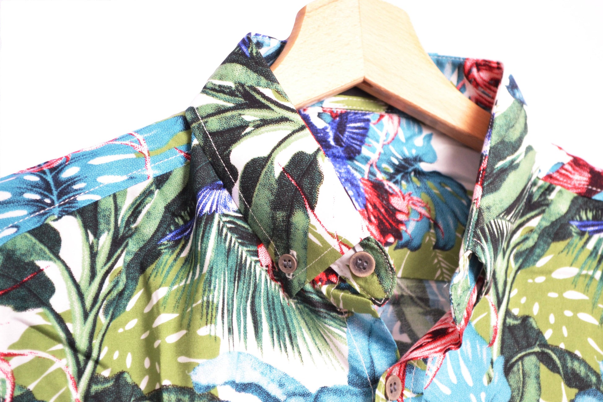 Chemise hawaienne coupe ajustée et imprimé floral - Vue col - glboutik.com