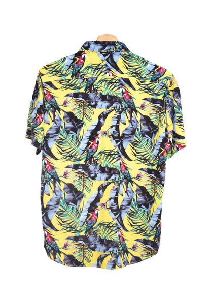 Vue dos chemise hawaienne jaune imprimé fleurs et perroquets - GL BOUTIK