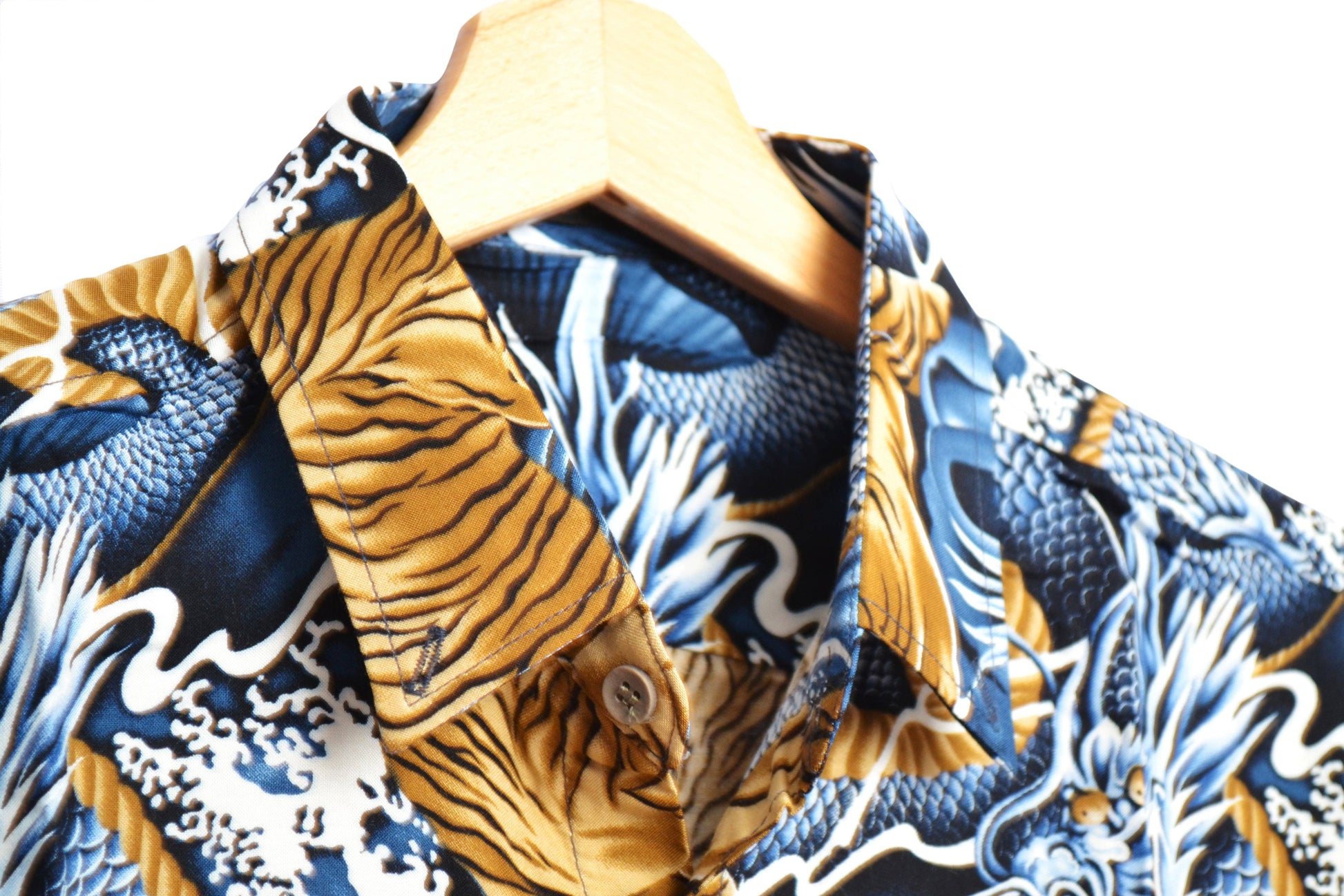 Chemise hawaienne couleur bleu imprimé tigres asiatiques - Vue col - glboutik.com