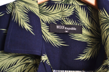 Vue etiquette chemise hawaienne bleue marine imprimé feuilles de palmiers - GL BOUTIK