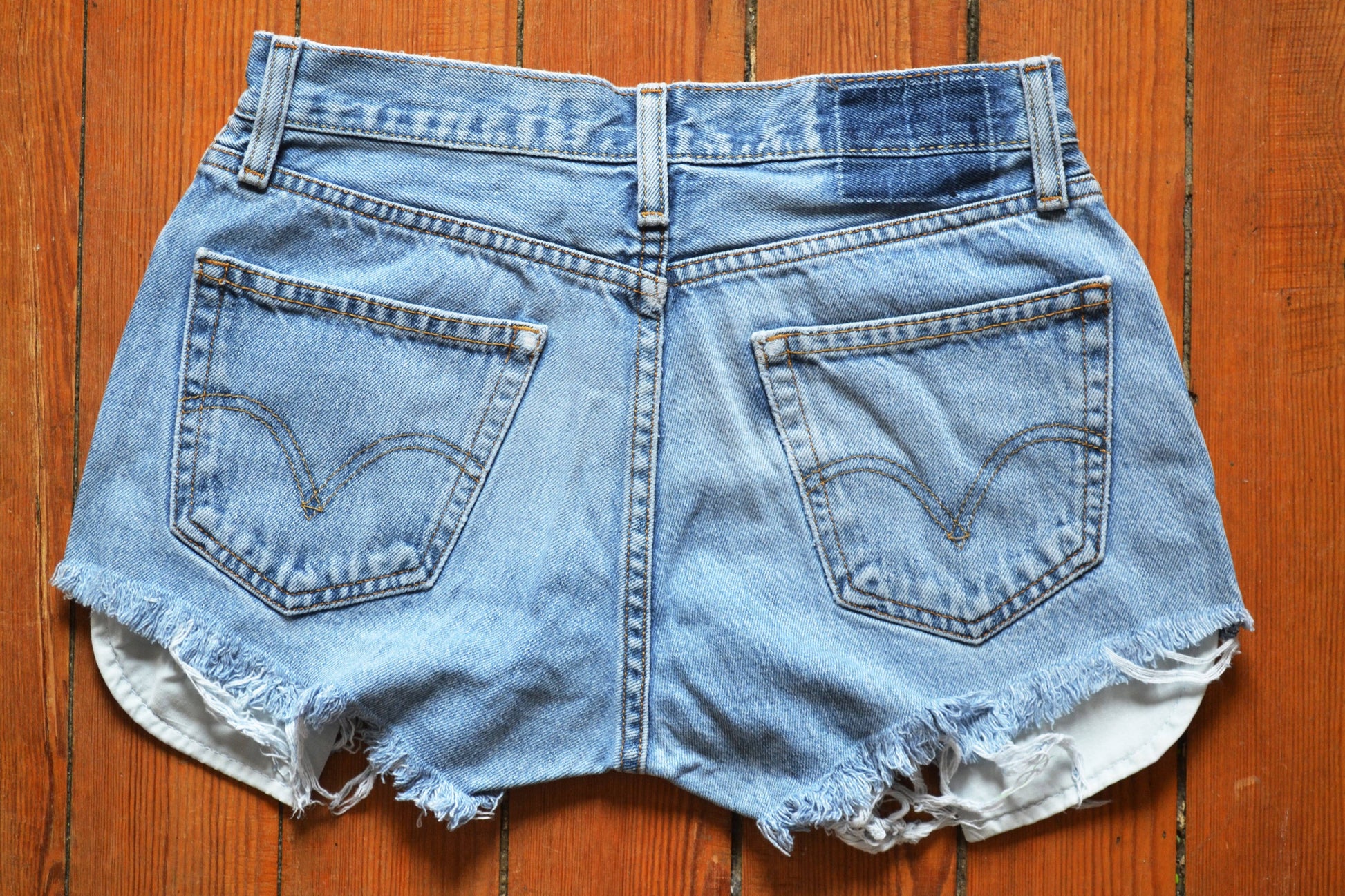 Short en jean femme levi's vintage customisé - Dos