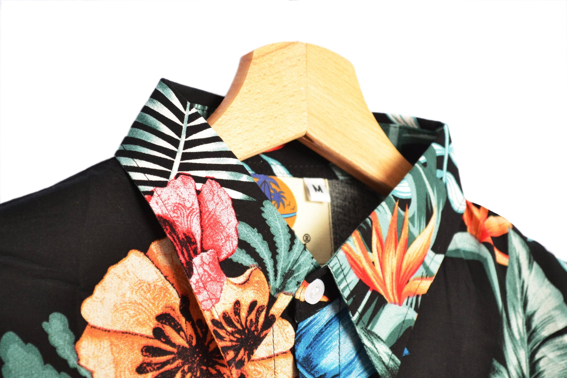 Vue col chemise hawaienne noire à fleurs marque up hawaii -GL BOUTIK